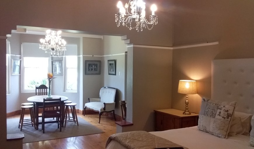 Family Room Manor Suite: Bedroom