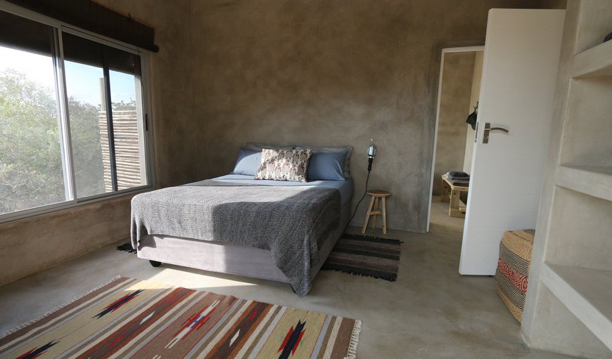 Nextdoor Kruger Lodge: Main Bedroom with Queen size bed