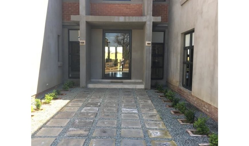 Greens and Dreams 314 is a beautiful self catering holiday home situated on the Vaal de Grace Golf Course.
