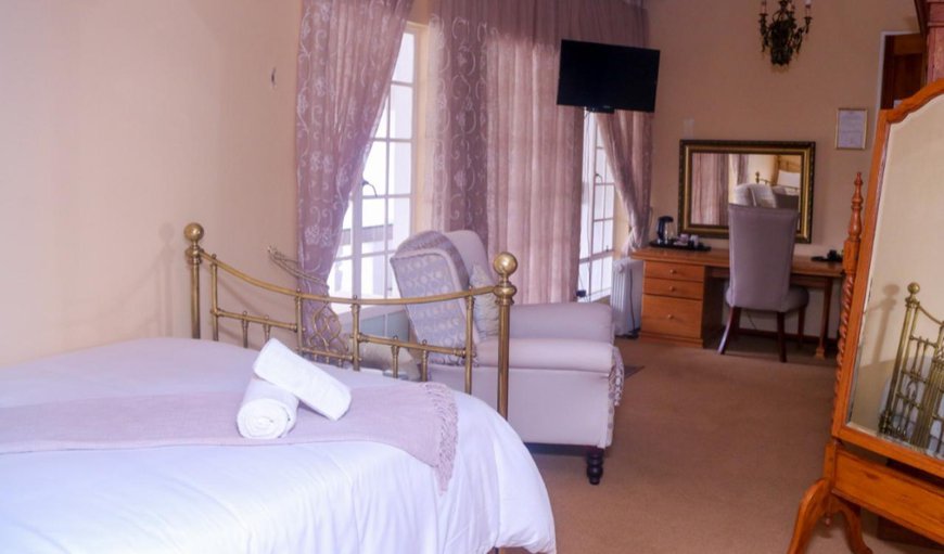 Chateau Standard Rooms: Chateau Standard Rooms - This room is furnished with a double bed
