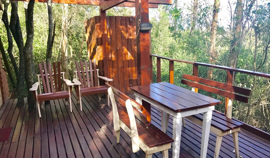 Porcupine: Porcupine Cabin- Braai on the deck and a special feature of the cabin is an additional outside hot and cold shower
