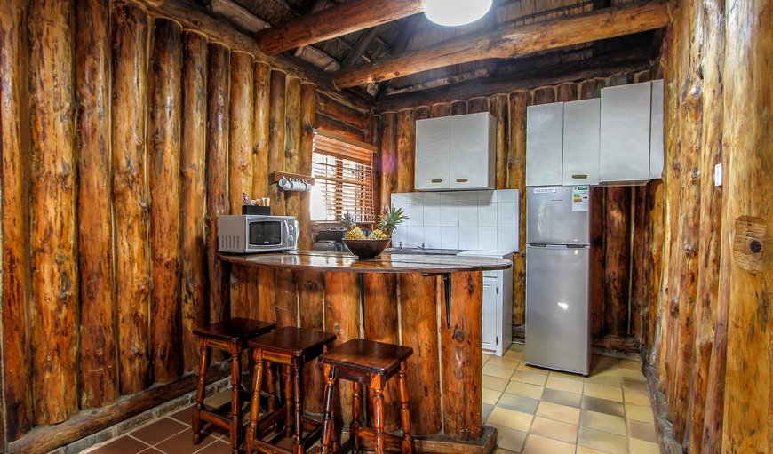 Log Cabin: Log cabin kitchenette