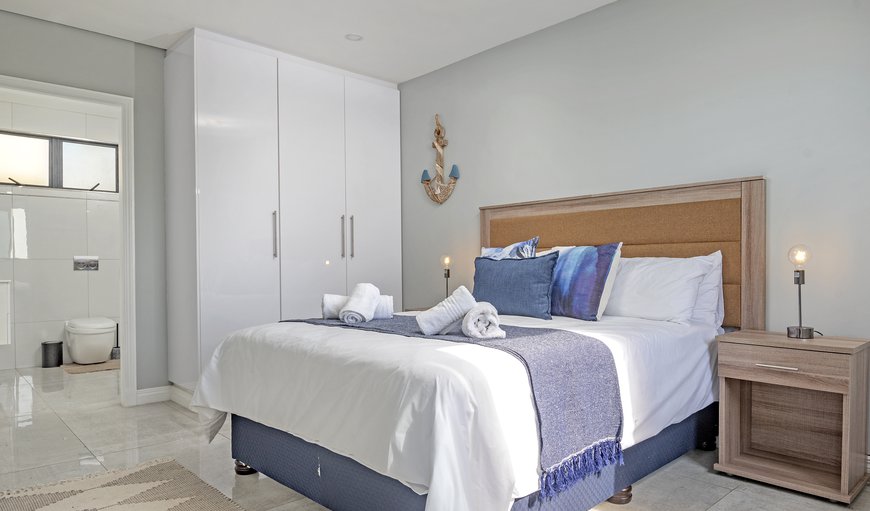 Sea De La Vie 25: Bedroom with queen bed