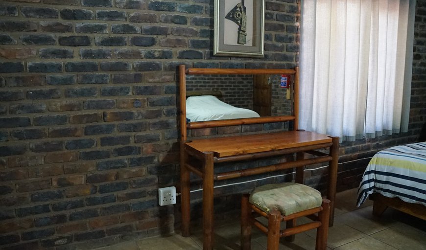 Kudu: Kudu - Bedroom with a double bed and 2 single beds