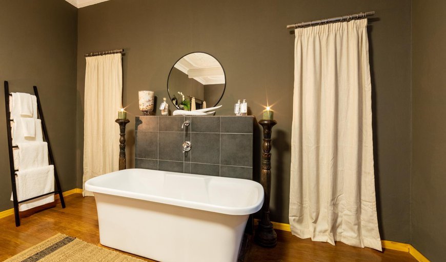 Luxury King Suite - Room 2: Luxury King Suite - Room 2 - Free standing bathtub