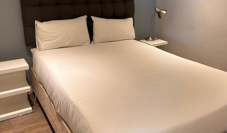 Superior Corner Apartment 401: Bed