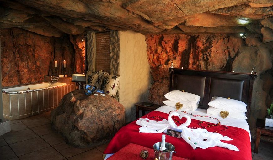 Honeymoon Cave Suite: Honeymoon Cave Suite   