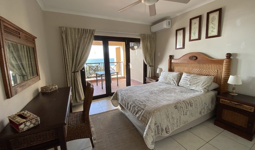 Bondi Beach 16: Main Bedroom with Queen Size Bed