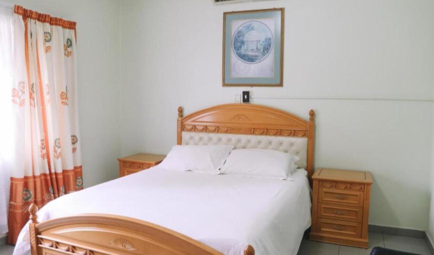 Standard Queen Rooms: Bed