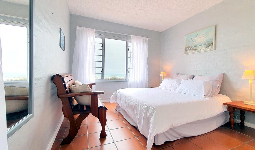 Escape to Paradise: Beachside Apartment: Aston's 25 Master Bedroom with en suite Bathroom