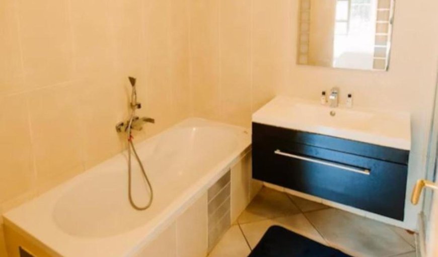 Family House - Self Catering: Bathroom