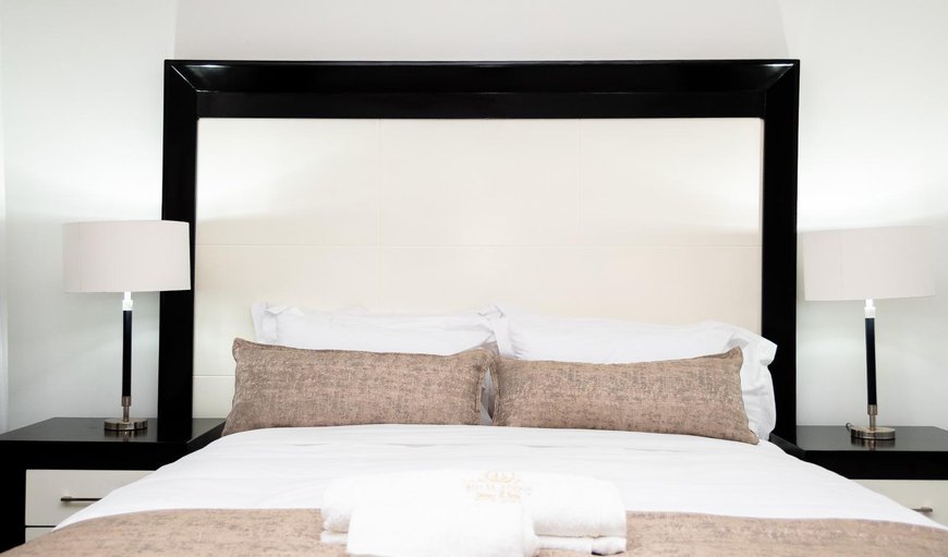 Luxury Deluxe Room: Bed