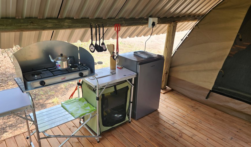 Jackal Cry River View Tent: Kitchenette