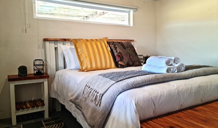 Honeymoon Cottage: Bed