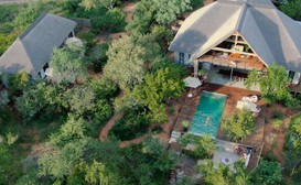 The Lazy Leopard Lodge image