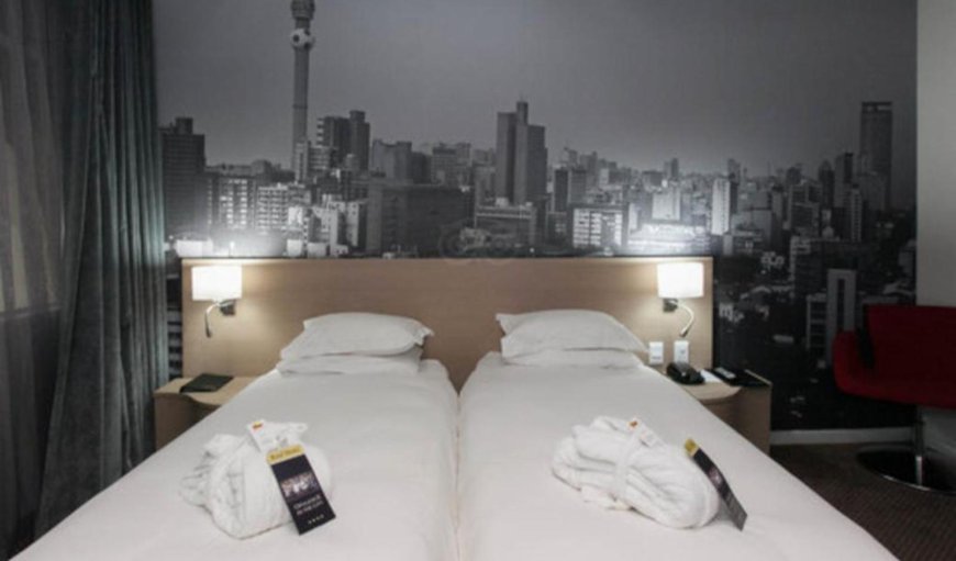 Standard Twin Room: Bed