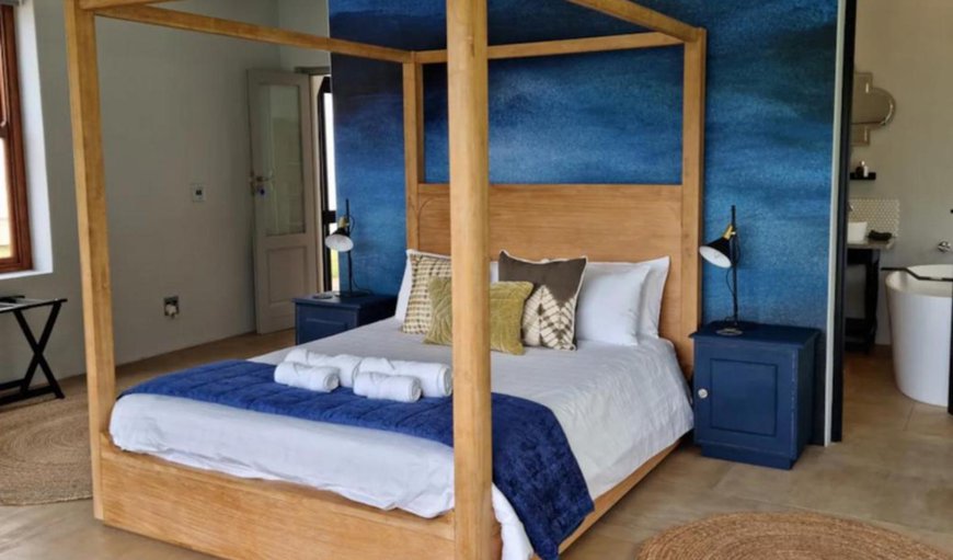 Blue Strings Room: Bed
