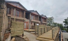 Tembo Guest Lodge image