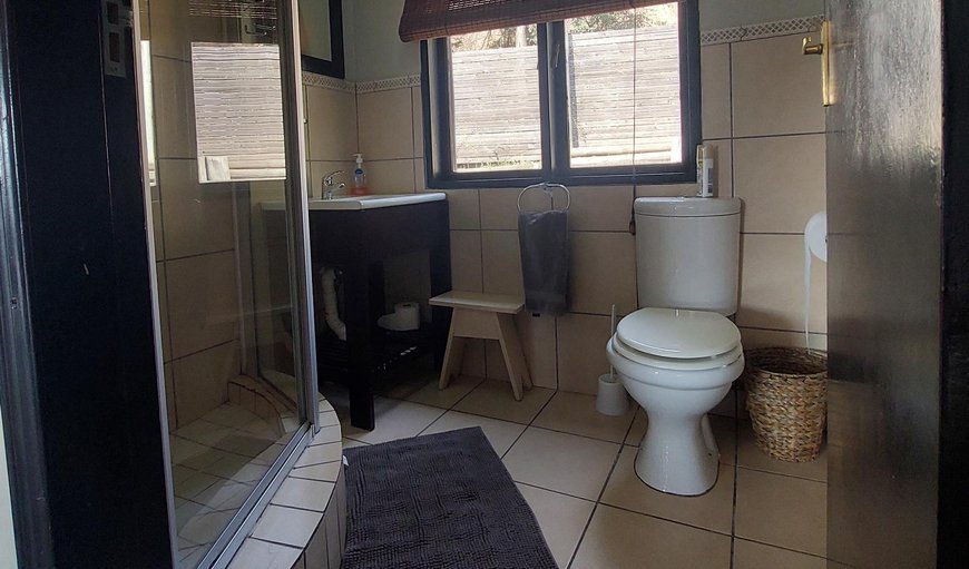 2-Bedroom Cottage: Bathroom