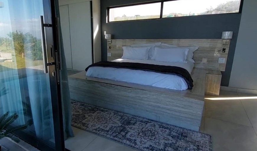 Premium Self-catering Four-Sleeper Villa: Bed