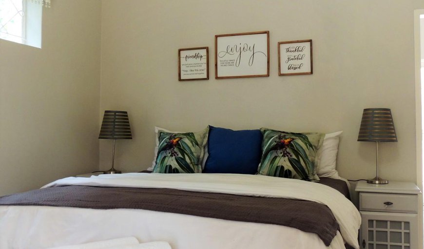 Honeymoon Suite: Bed