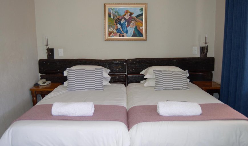 Room 9 - Twin Room: Bed