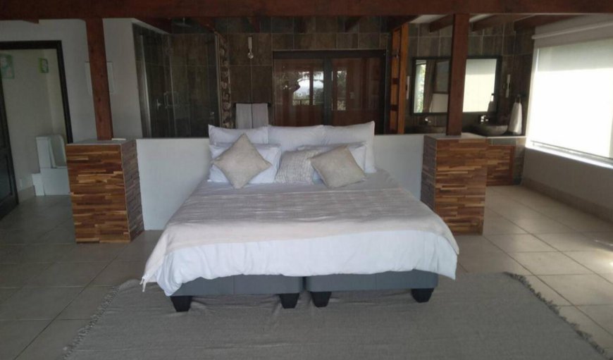 Luxury Holiday House: Bed