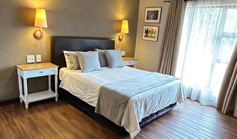 Standard Queen Room: Bed