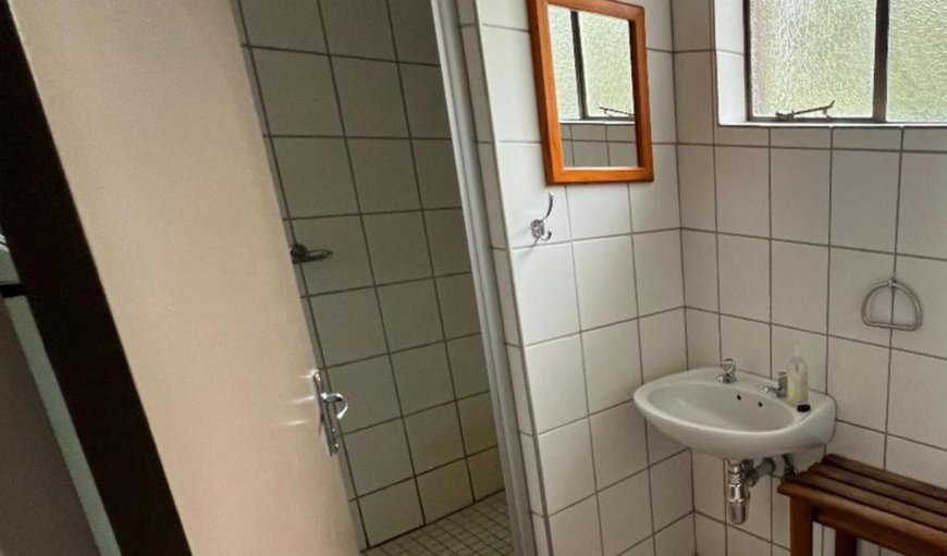 Self-Catering Double Chalet: Shower