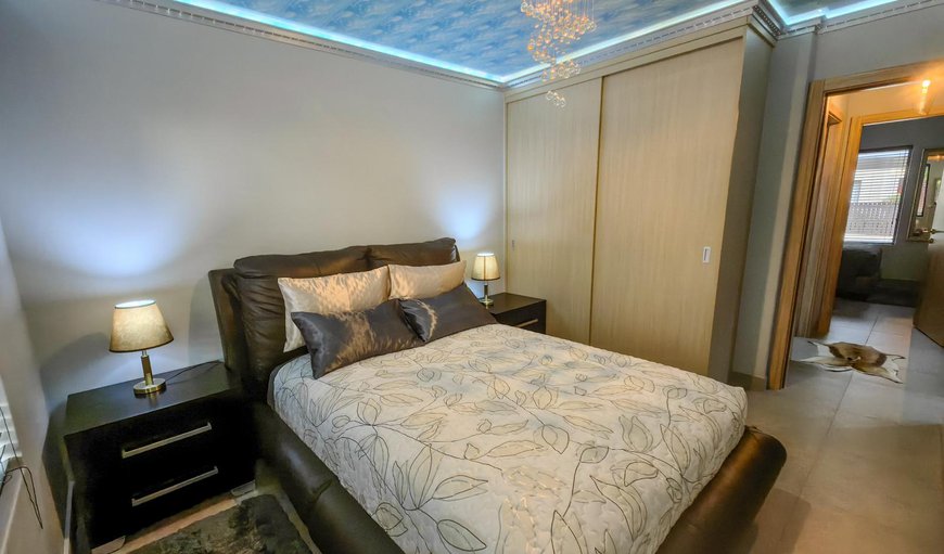 Luxury 2-bedroom Apartment: Bed