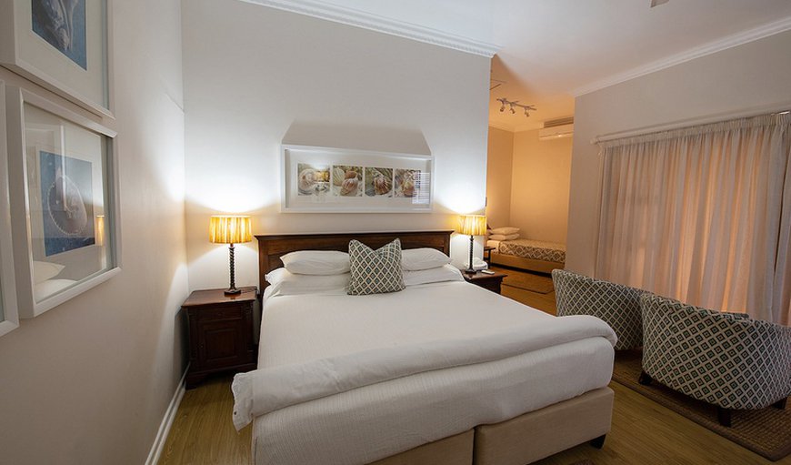 Luxury: Colin Room: Fairlight Beach House - Colin Room