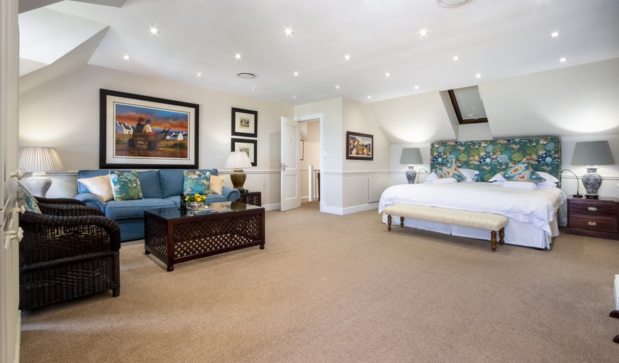 Luxury/Honeymoon Suite Sea-Facing: Luxury Sea Facing Room - Bedroom with a lounge