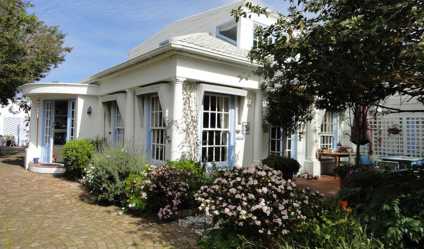 Welcome to Eastbury Cottage in Fernkloof Estate, Hermanus, Western Cape, South Africa