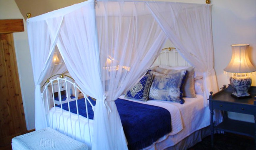 Four Poster French (Double): Four Poster French (Double) - Bedroom with a Queen -size four-poster cast iron bed